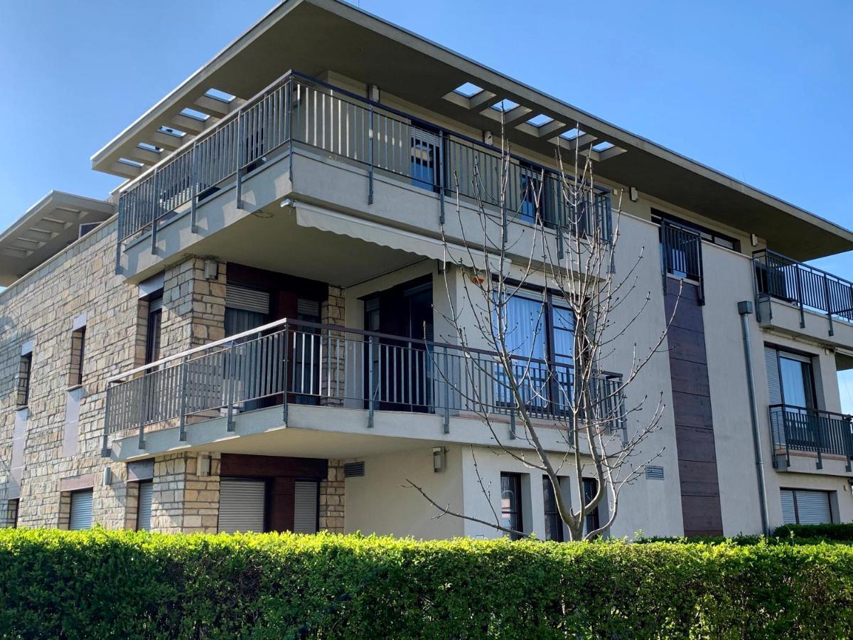 Lakeside Luxury Apartment Zamardi Luaran gambar
