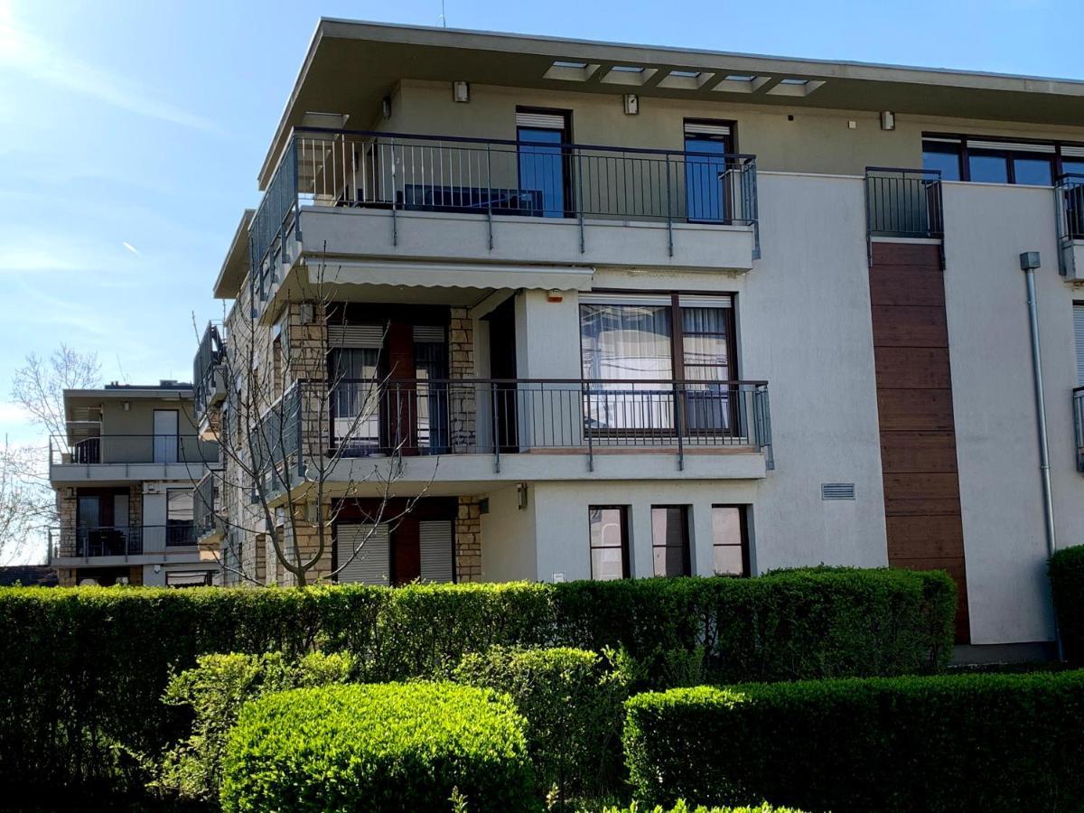 Lakeside Luxury Apartment Zamardi Luaran gambar