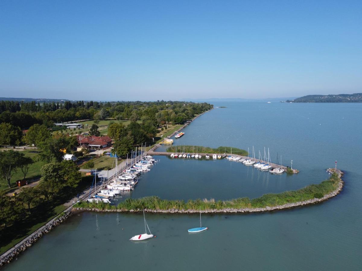 Lakeside Luxury Apartment Zamardi Luaran gambar