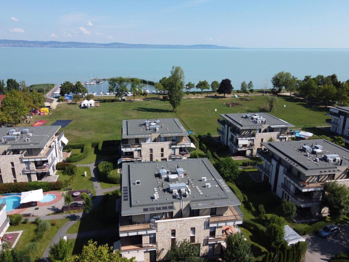 Lakeside Luxury Apartment Zamardi Luaran gambar